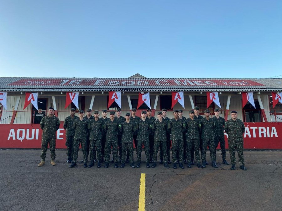 DUOVIZINHENSES INICIAM FORMA��O NO 16� ESQUADR�O DE CAVALARIA MECANIZADO