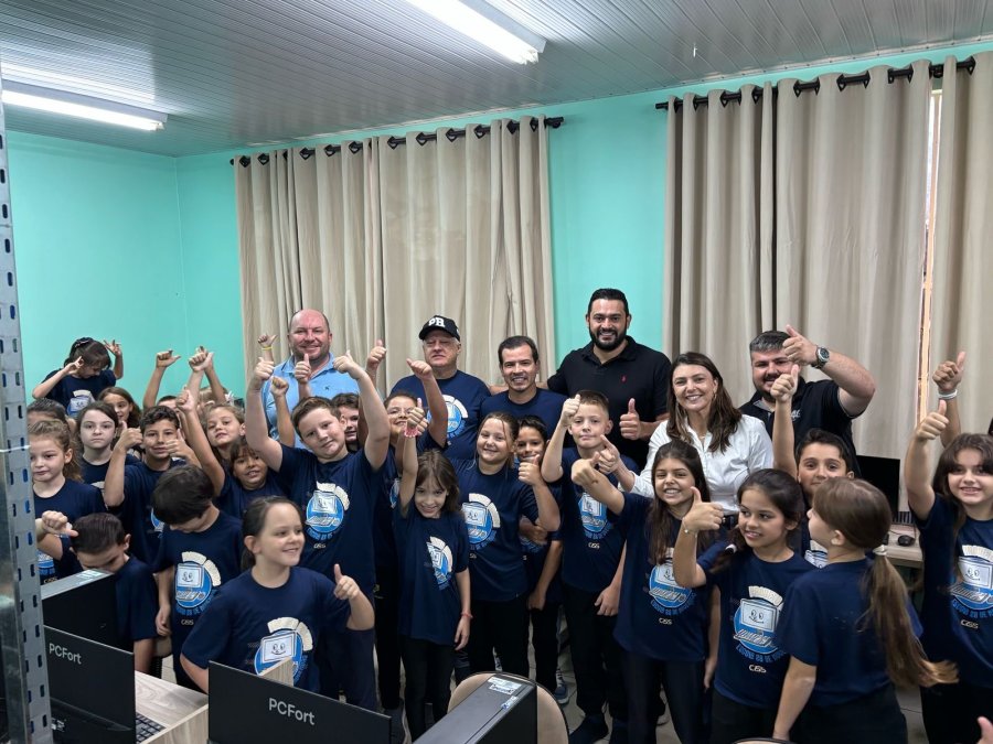 DOIS VIZINHOS INAUGURA LABORAT�RIO DE INFORM�TICA COM FOCO EM PROGRAMA��O E TECNOLOGIA