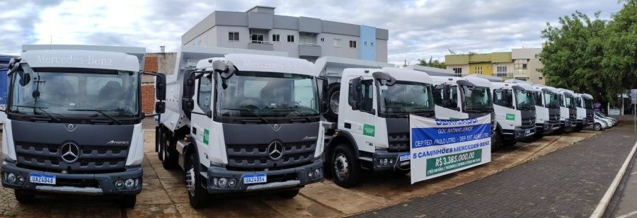 DOIS VIZINHOS RECEBE A MAIOR RENOVA��O DE FROTA DA HIST�RIA COM OITO NOVOS CAMINH�ES BASCULANTES