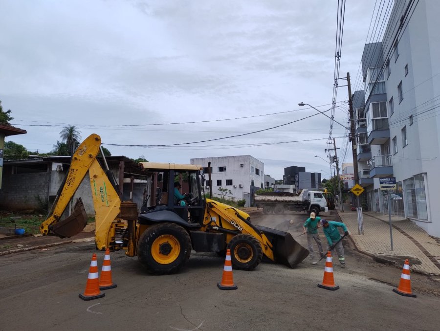 CENTRO DE DOIS VIZINHOS PASSA POR GRANDE RENOVA��O ASF�LTICA