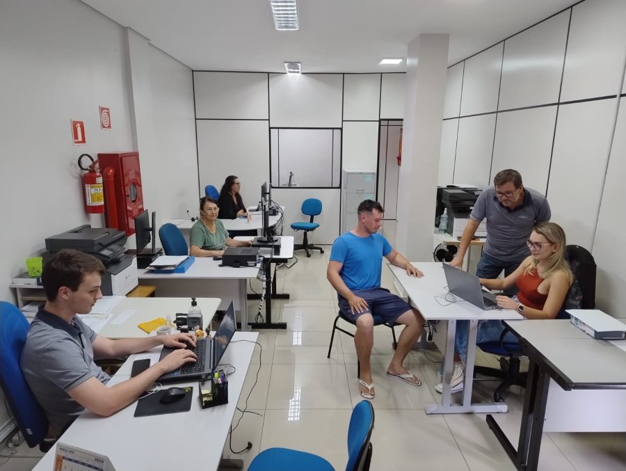 EXPRESSINHO TIM CHEGA A DOIS VIZINHOS PARA AGILIZAR SOLU��O DE PROBLEMAS COM TELEFONIA