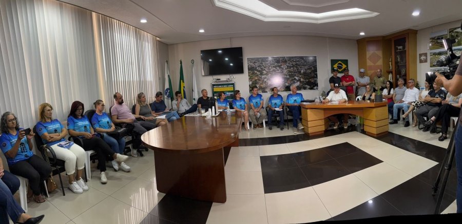 ASSOCIA�AO SANTIAGO BRASIL � RECEBIDA PELO PREFEITO CARLINHOS