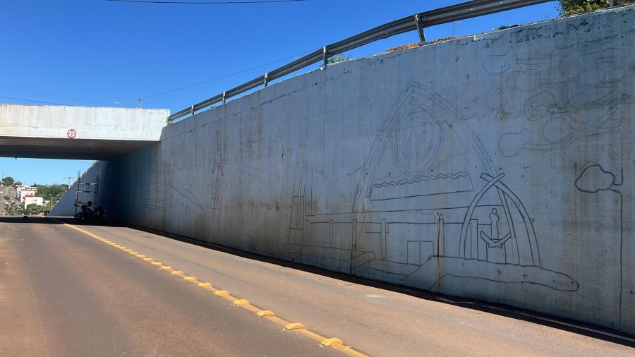 MURAL �DOIS VIZINHOS, DOIS OLHARES� COME�A A TOMAR FORMA NA TRINCHEIRA DA AV. RIO GRANDE DO SUL