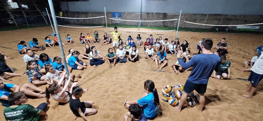 V�LEI DE PRAIA DE DOIS VIZINHOS SE DESTACA E ABRE NOVAS TURMAS PARA FORMAR OS CAMPE�ES DO FUTURO