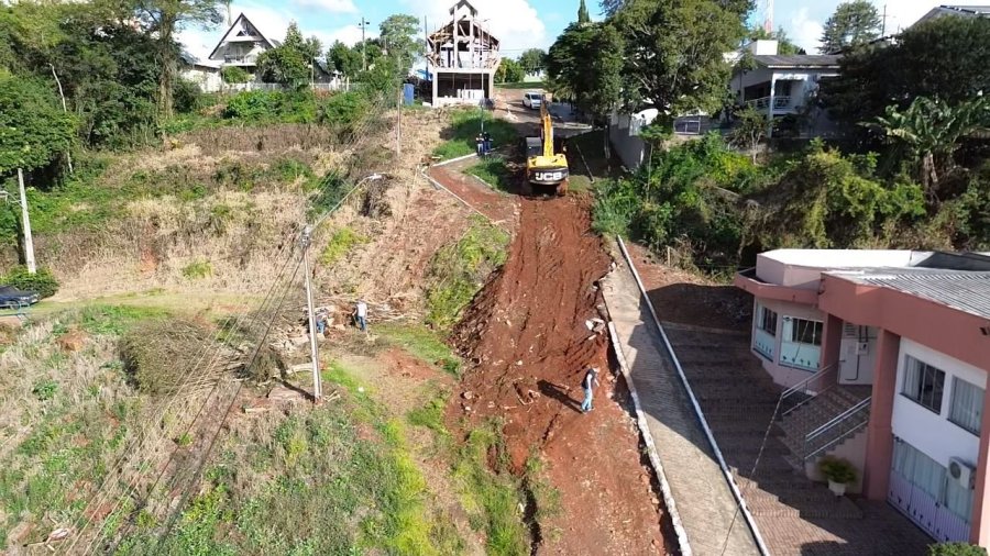 COME�ARAM AS OBRAS DE ABERTURA DO ZIGUE-ZAGUE NA RUA JO�O DALPASQUALE