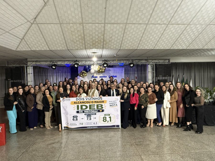 EDUCA��O MUNICIPAL DE DOIS VIZINHOS CELEBRA RESULTADOS E RECONHECE PROFISSIONAIS EM NOITE ESPECIAL
