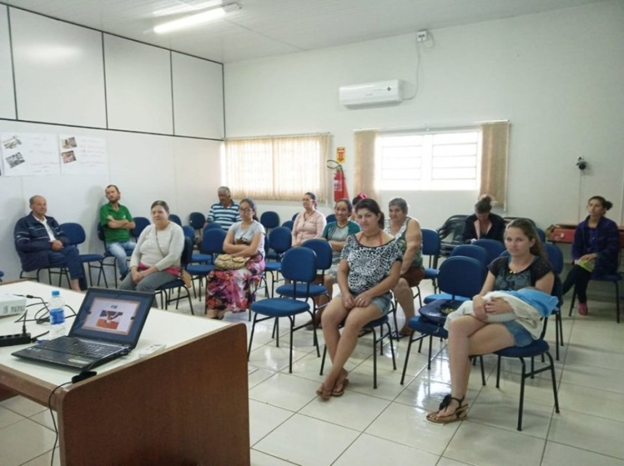 Cras e Creas Realizam Orienta��es Com a Tem�tica -  Trabalho