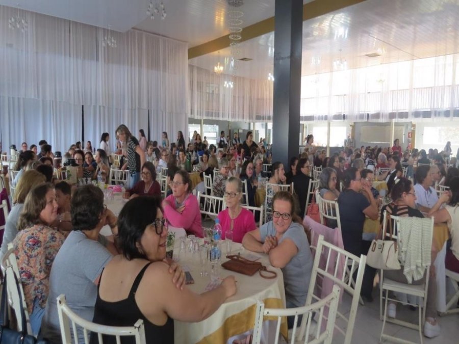 Almo�o Clube de M�es