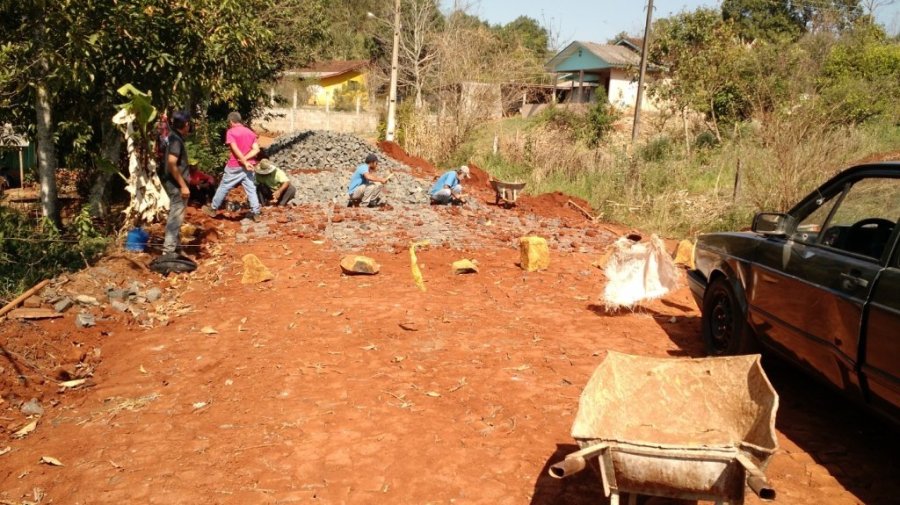Pavimenta��o Poli�drica Tem Cinco Frentes de Trabalho Em Dois Vizinhos
