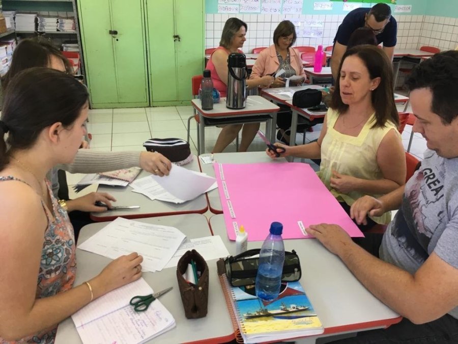 Professores da Rede Municipal de Ensino Participam de Forma��o