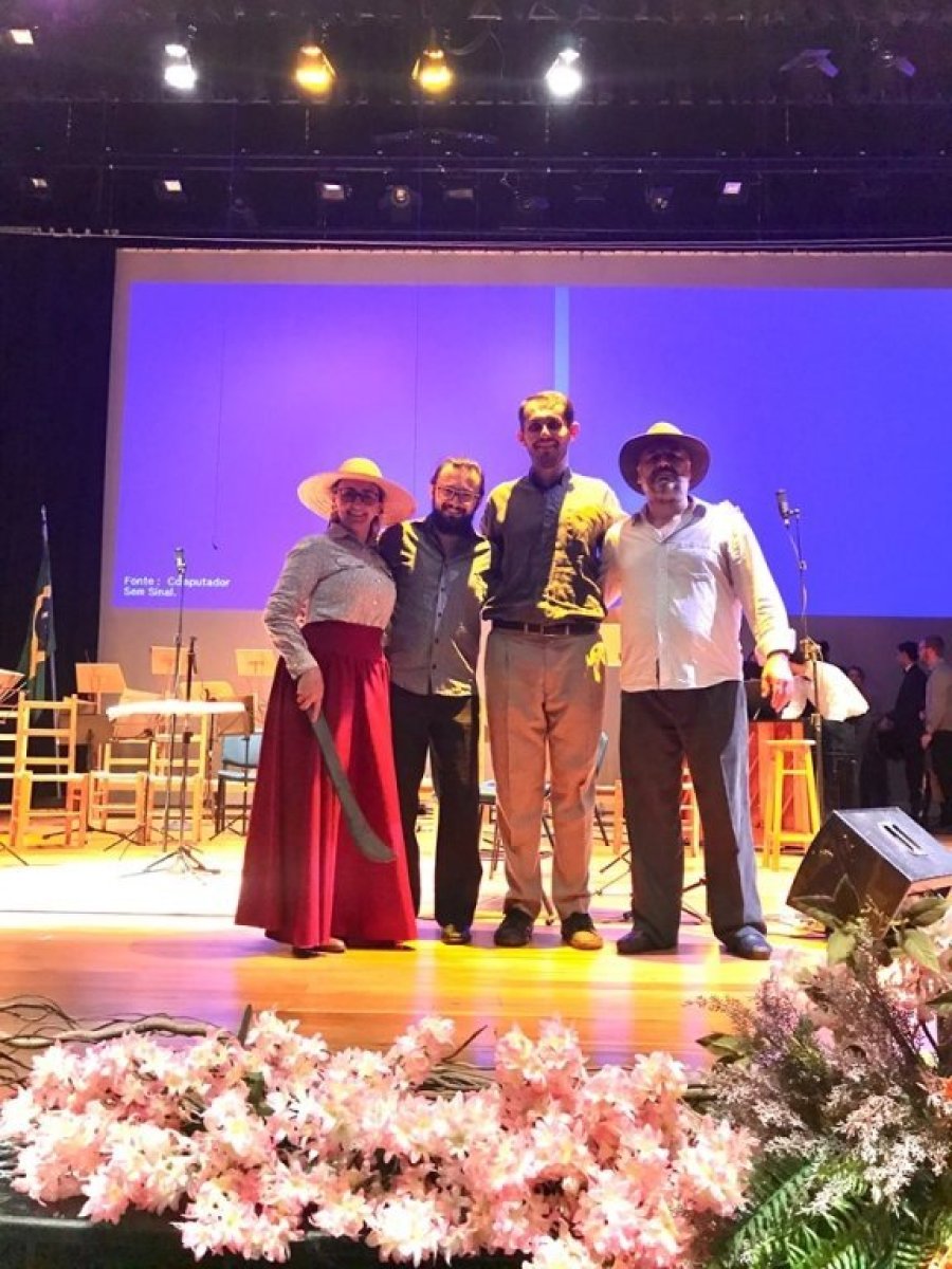 Participa��o Especial na Cantata dos Posseiros.