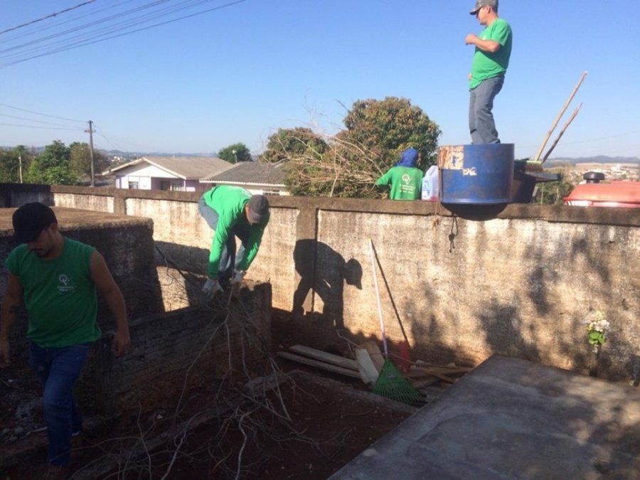 Secretaria Realiza Mutir�o de Limpeza no Cemit�rio Municipal