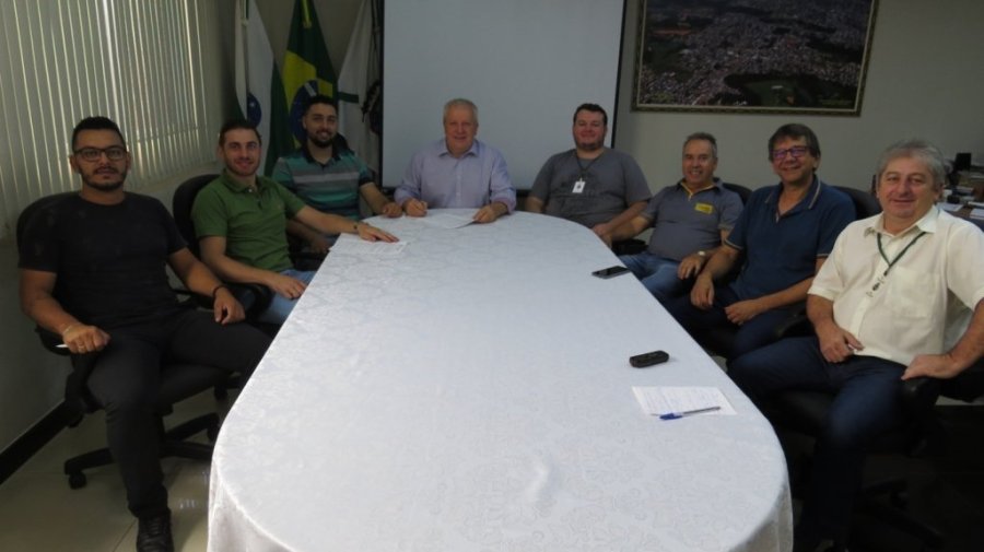 Munic�pio Concede Terrenos para Duas Empresas Duovizinheses