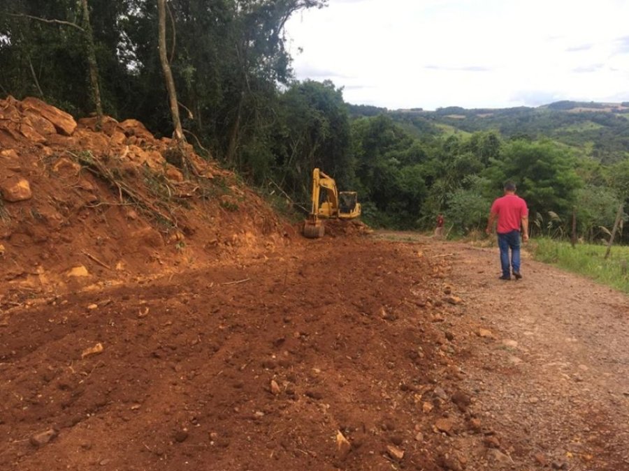 Iniciadas as Obras de Cal�amento na Serra do Ibia��