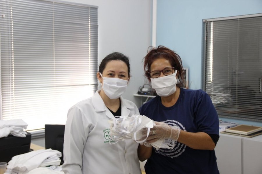 Volunt�rias Repassam M�scaras Ao Pr�-vida