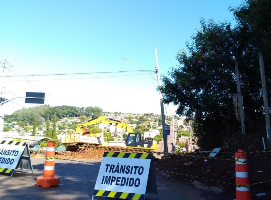 Iniciaram as Obras do Viaduto na Via R�pida