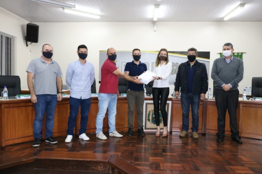 Revis�o do Plano Diretor Foi Entregue Ontem Aos Vereadores