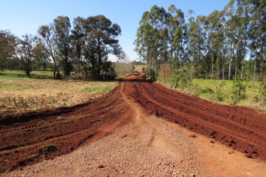 Estrada do Pinheirinho Est� Recebendo Adequa��o