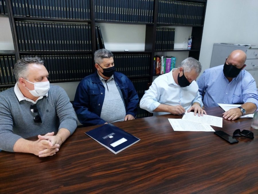 Prefeito Municipal Adquire �rea para Instala��o de Parque Industrial
