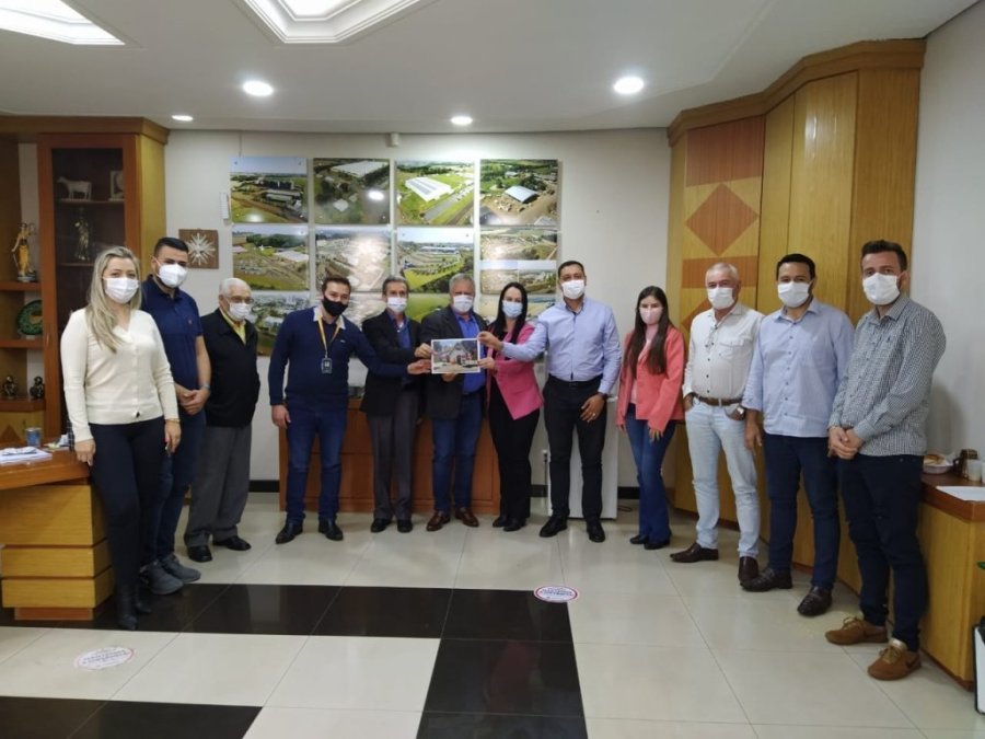 Prefeito Carlinhos, Secret�rios e Vereadores Reunem-se Com a Cresol Pioneira