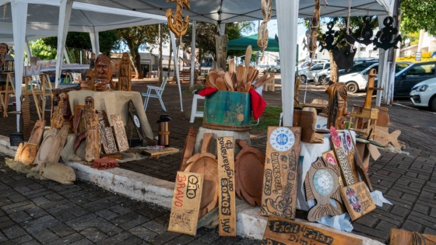 Feira do Artes�o Acontece Todos os S�bado na Pra�a Ary M�ller