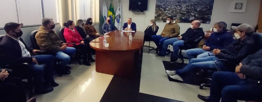 o Munic�pio de Dois Vizinhos Presta Justa e Oportuna Homenagem Ao M�dico Dr. Janino Mattos Hablich