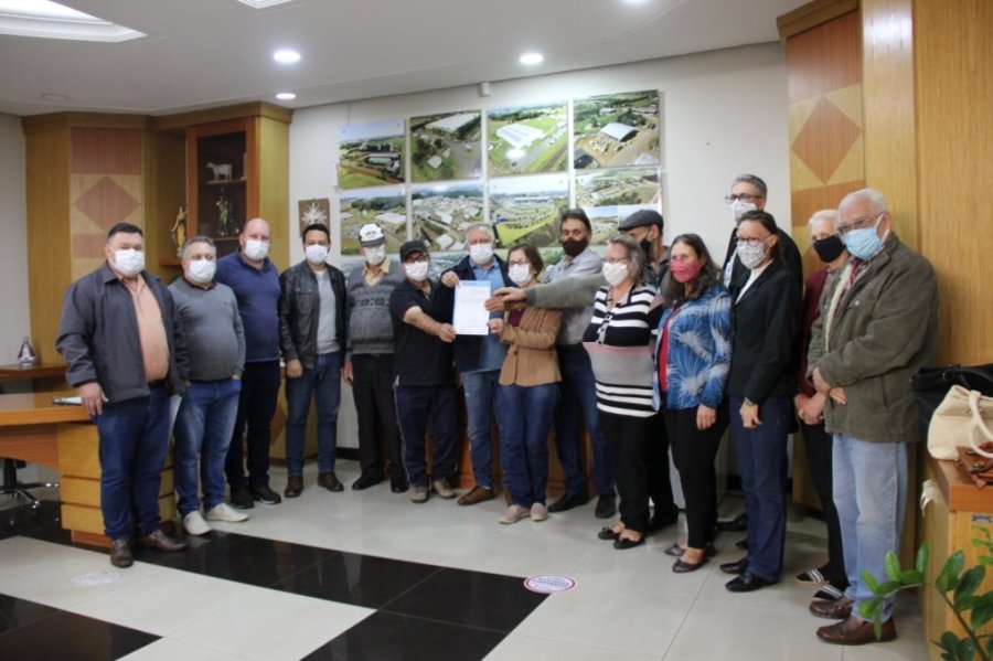Prefeito Carlinhos Re�ne-se Com Representantes da Comunidade de S�o Valentin