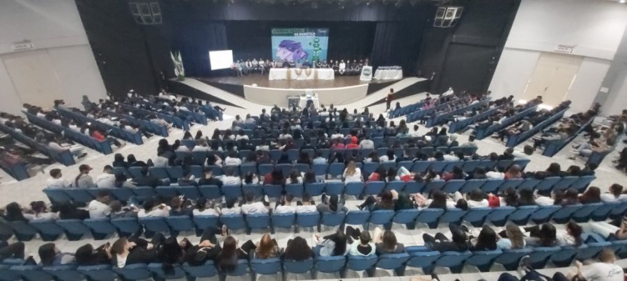 N�cleo Regional de Educa��o de Dois Vizinhos Entrega Kits de Rob�tica