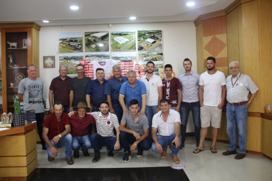Comunidade de Santa L�cia � Recebida Pelo Prefeito Municipal e Secret�rios