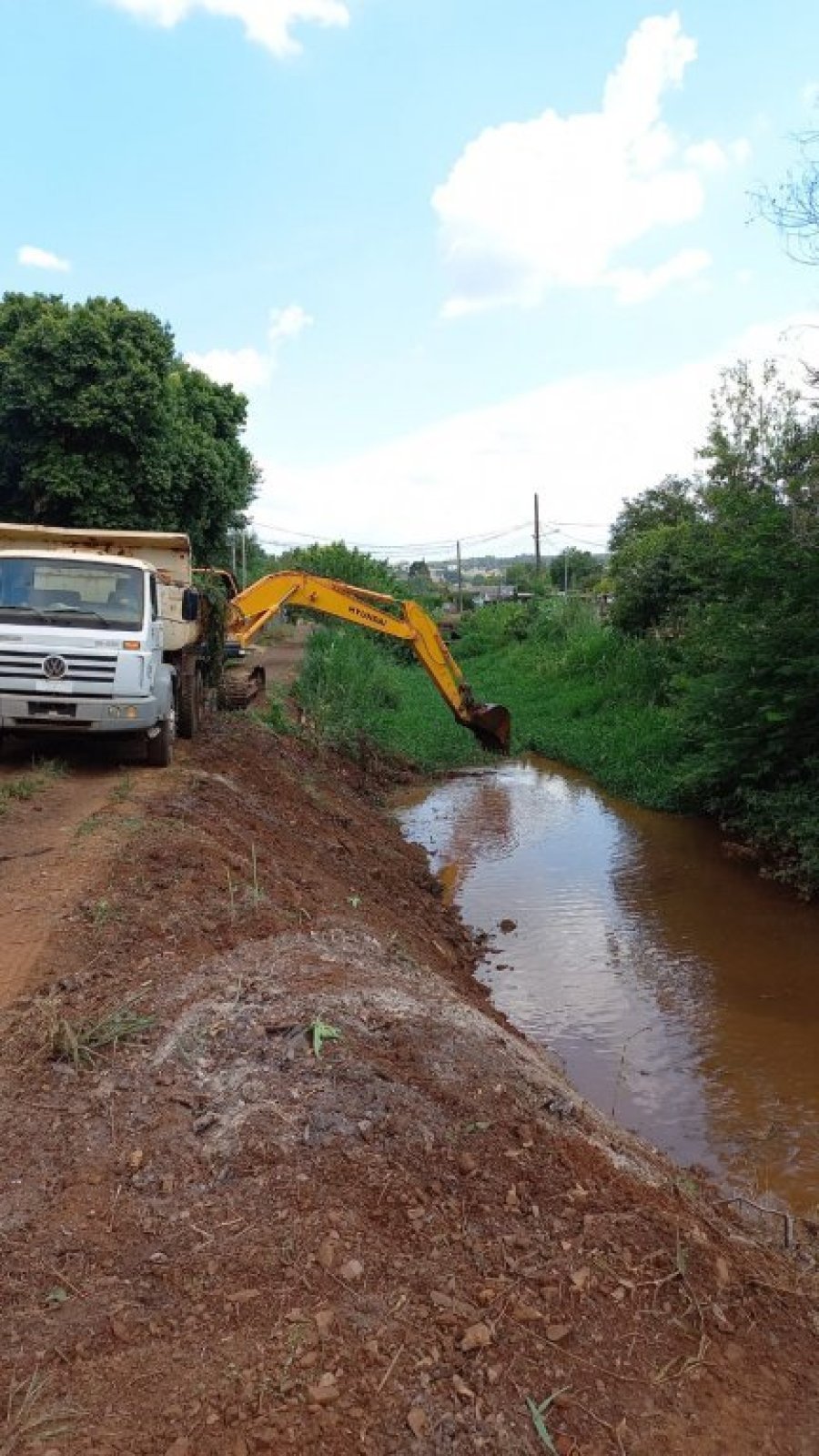Secretaria de Via��o e Obras Realiza Limpeza no Rio Jirau Alto