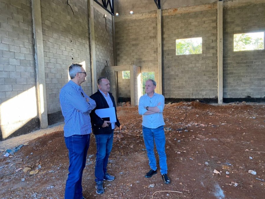Prefeito Nery Maria Visita Obras de Nova Incubadora Industrial no Parque Jos� Ramuski Junior