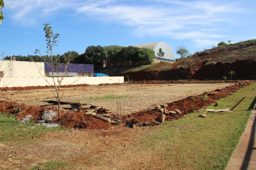 Administra��o Municipal Inicia a Constru��o de Mais Uma Quadra de V�lei de Areia