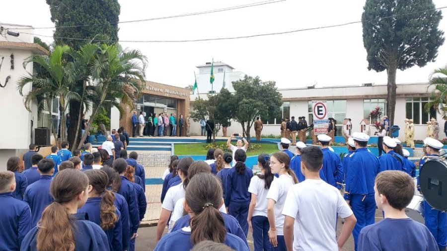 P�tria Amada Brasil! Abertura da Semana da P�tria Em Dois Vizinhos