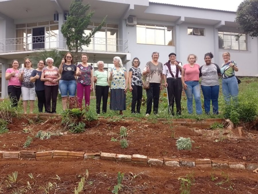 Projeto Horta Educativa Em Parceria Com a Utfpr Promove Integra��o Social e Bem-estar dos Idosos