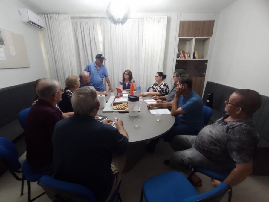 Secretaria da Mulher, Idoso e Juventude Discute Avan�os para Clubes de Idosos de Dois Vizinhos