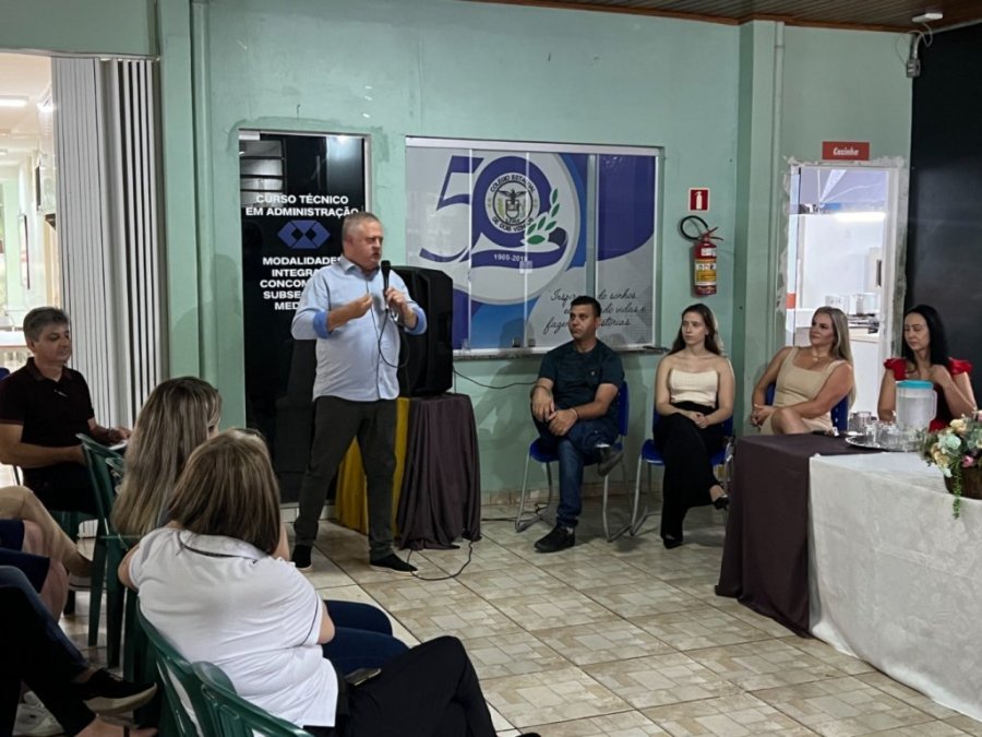 Assinatura da Ordem de Servi�o para Reformas Estruturais no Col�gio Estadual Dois Vizinhos