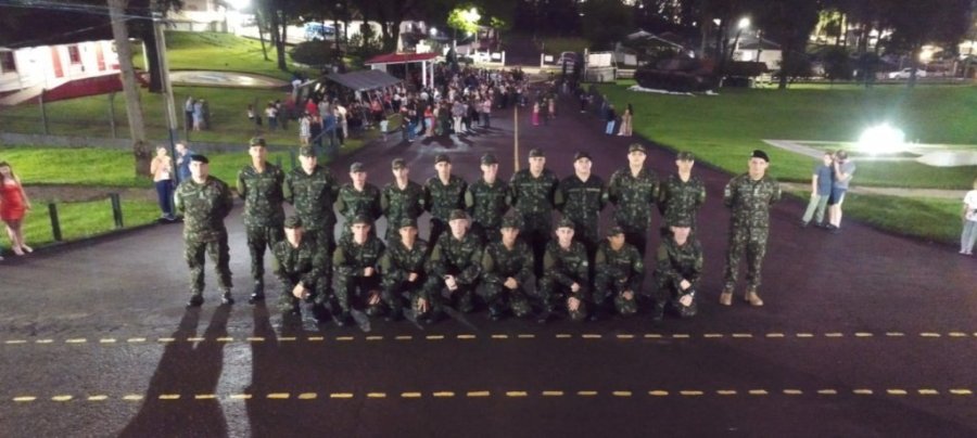 Soldados Celebram Formatura de Incorpora��o no 16� Esquadr�o de Cavalaria Mecanizado