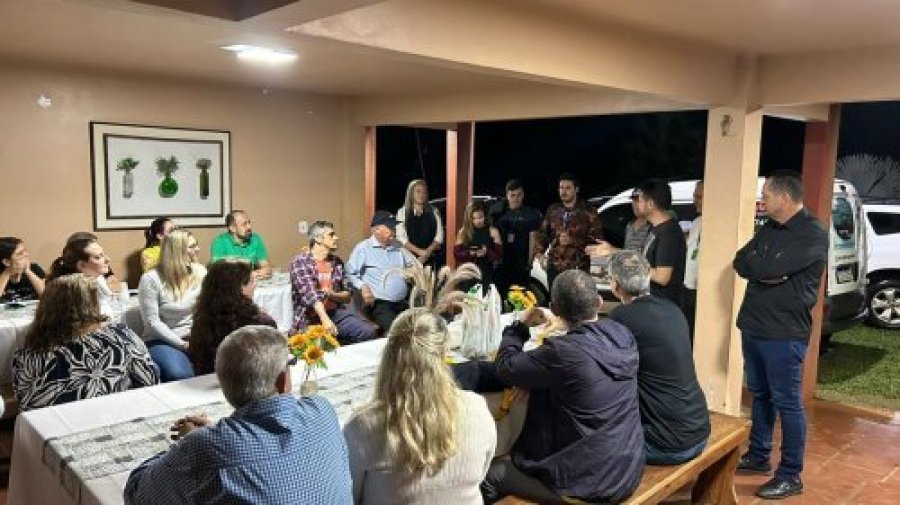 Dois Vizinhos Escrevendo Um Novo Cap�tulo na Hist�ria do Turismo Regional