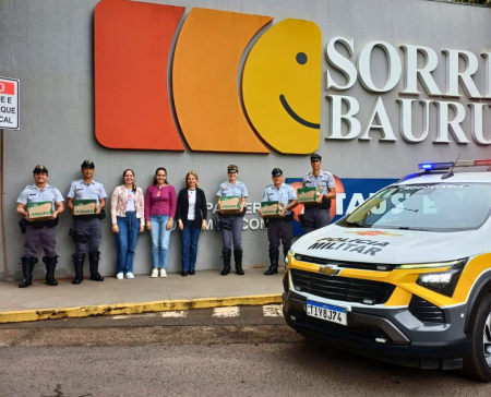 Continue lendo Sorri Bauru recebe doa��o de leite pela Pol�cia Militar Rodovi�ria