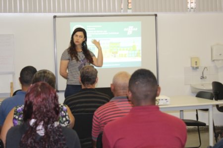 Saiba mais sobre Usu�rios da SORRI-BAURU assistem palestra ministrada pelo SEBRAE Bauru
