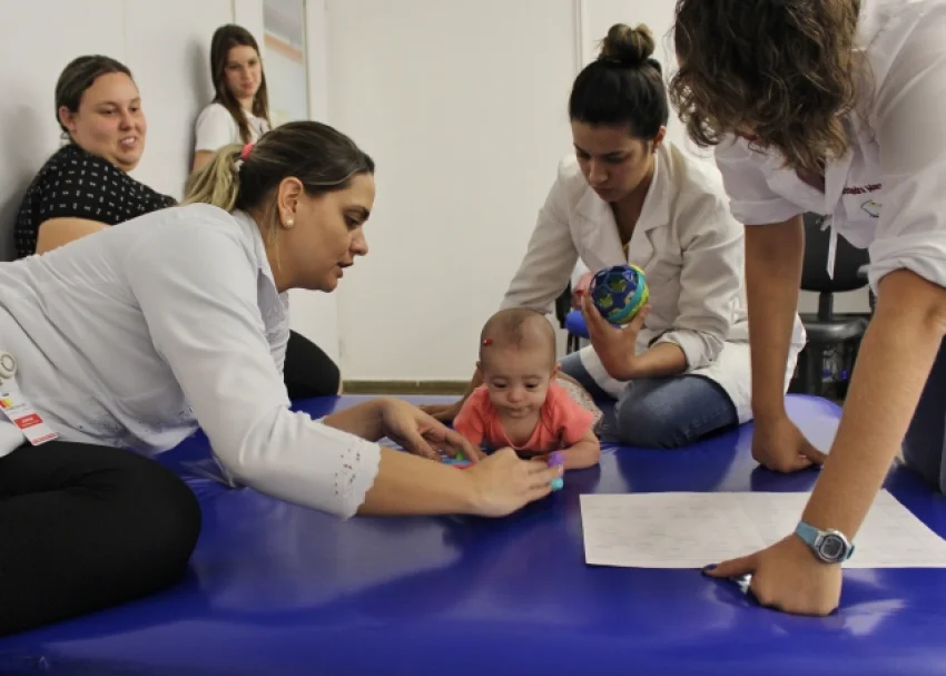 Projeto Beb�s Prematuros: Estimula��o ao Desenvolvimento e Apoio Emocional �s M�es