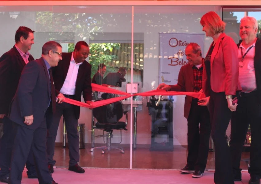 SORRI-BAURU inaugurou a �Oficina de Beleza�