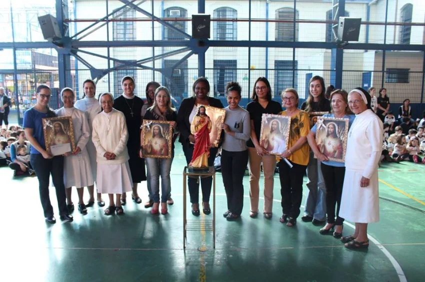 Col�gio S�o Jos� faz doa��o � SORRI-BAURU!