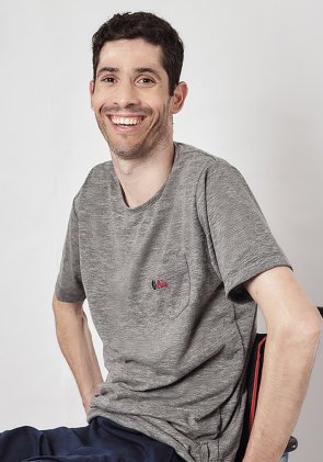 Camiseta adaptada com velcro 
