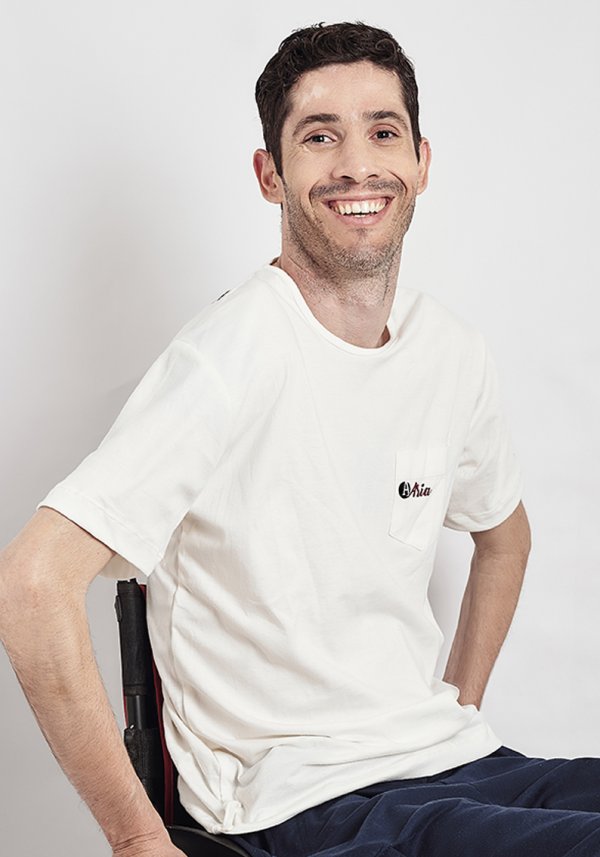 Camiseta adaptada com velcro 