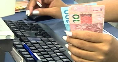 Cresce nmero de pessoas que pretendem usar 13 para pagar dvidas