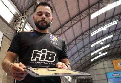 T�cnico do Futsal Bauru FIB/Facimus destaca for�a defensiva na 1� vit�ria