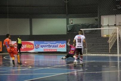 Futsal Bauru/FIB/SportBrasil.Bet vence clssico regional de virada, equipe agora  a dcima na classificao da LPF