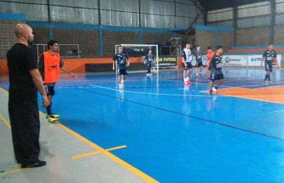 Ap�s reapresenta��o, A.A. FIB trabalha marca��o sobre press�o