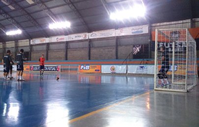 Atletas da A.A. FIB treinam finaliza��o para seguir com bom poderio ofensivo�
